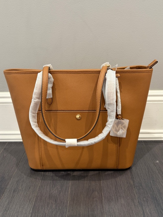 Michael Kors Handbags - NWT Michael Kors Tan Saffiano Tote with Front Pocket Purse Bag
